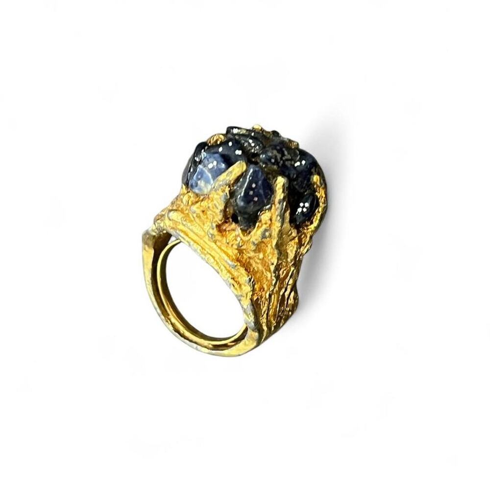 Gold and blue sapphire ring